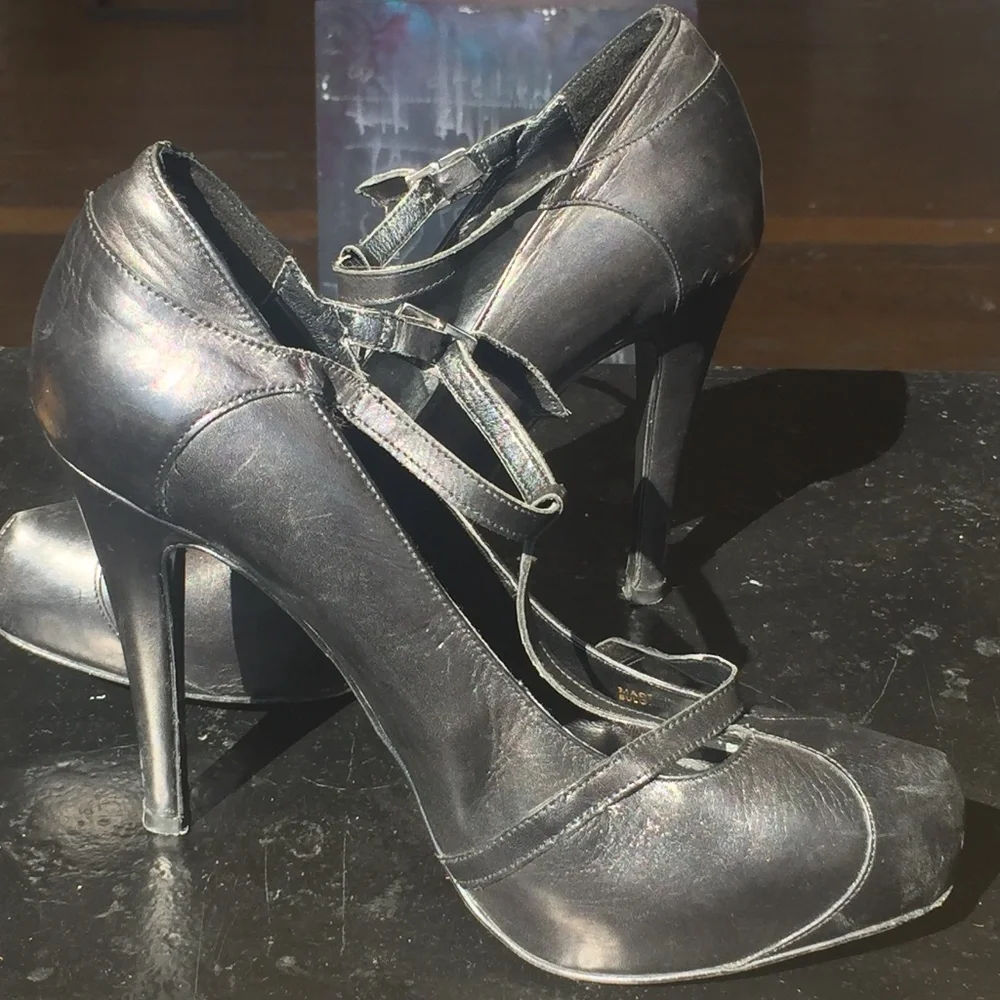 Black leather t-bar stilettos - Picture 4 of 5